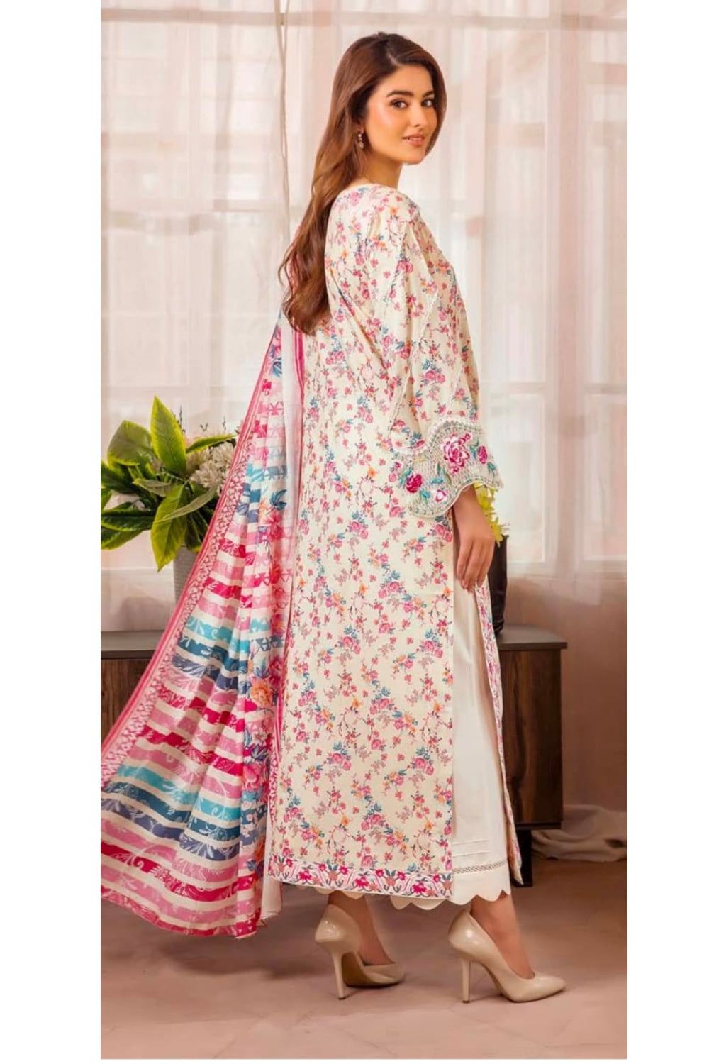 Safwa Smile Collection – 3 Piece Embroidered Lawn Suit