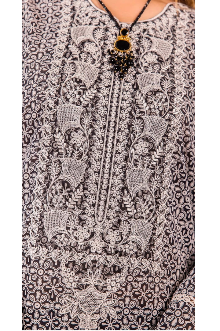 Safwa Smile Collection – 3 Piece Lawn Suit with Embroidered Patch