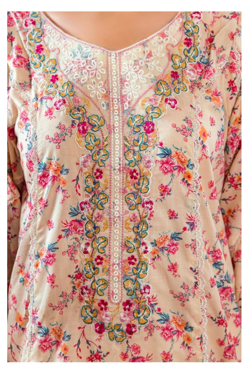 Safwa Smile Collection – 3 Piece Embroidered Lawn Suit