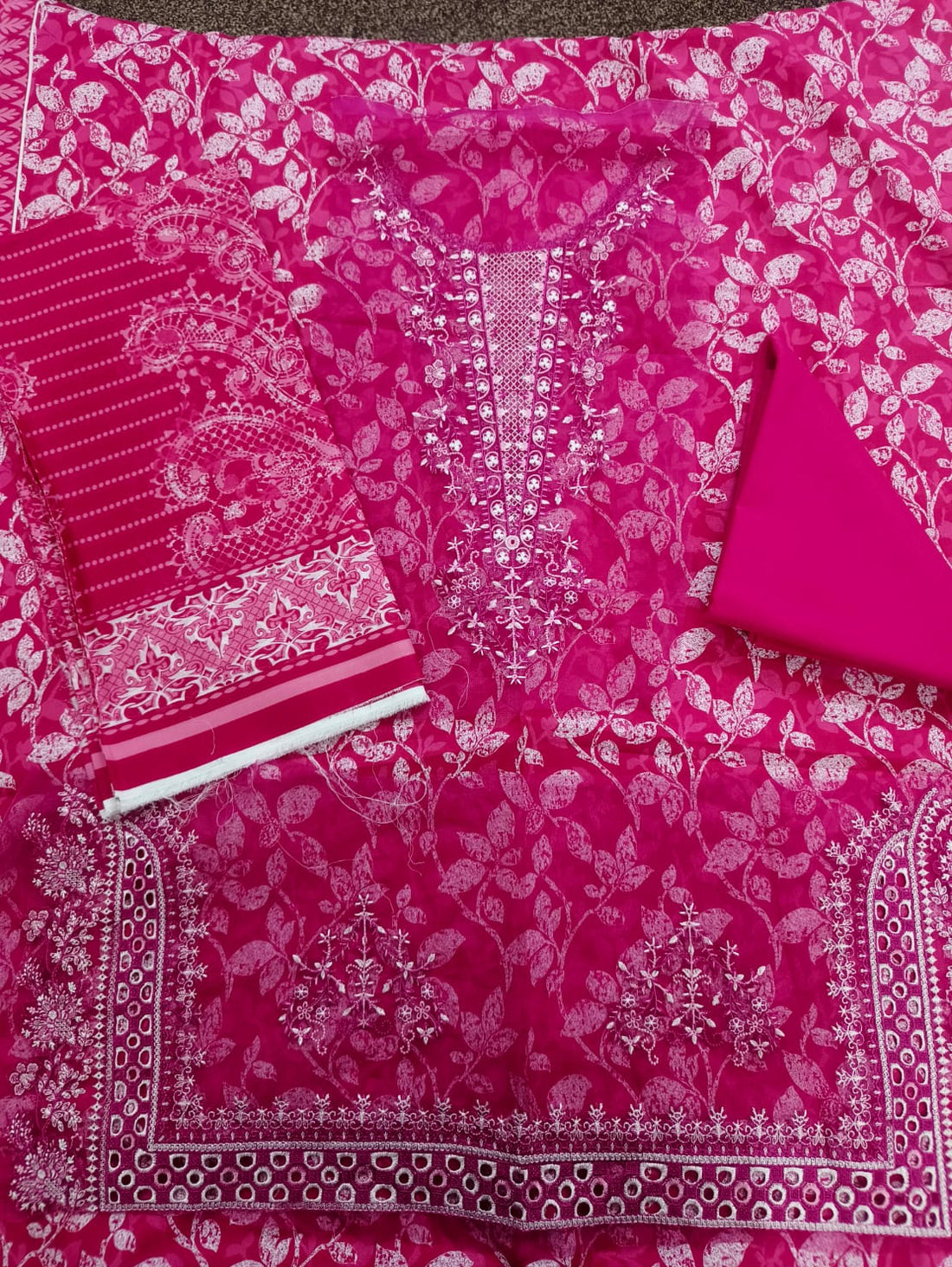 Safwa Premium Lawn 3 Piece Unstitched